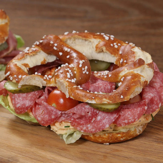 Kalbsleberwurst mit saftigem Wacholderschinken und Imberger Bio-Käse